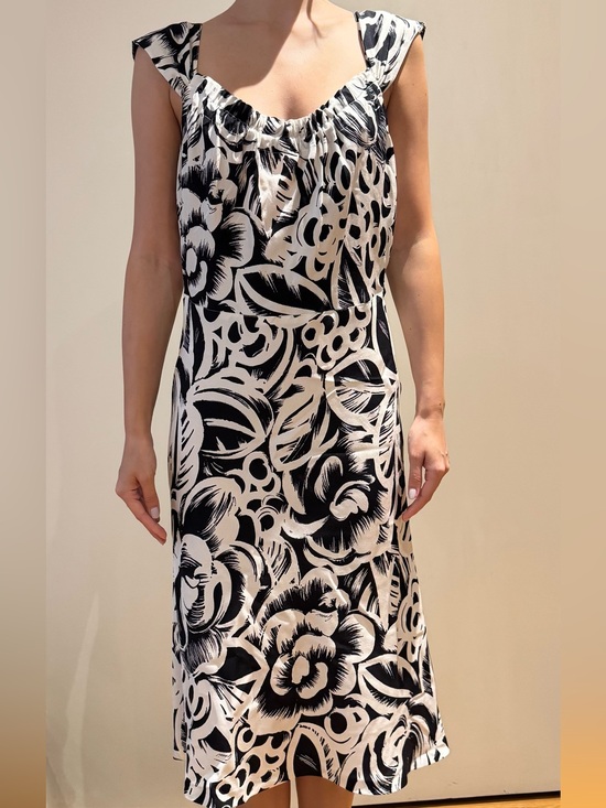 Gucci Dresses & Skirts - Gucci Black & White Floral Sleeveless Midi Dress size IT 46 US 10